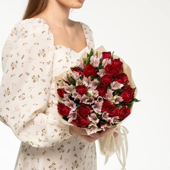 Flowwow Комплект (015) Роза кения 50см MADAM RED (красн) + Альстромерия, (L)
