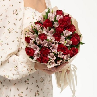 Flowwow Комплект (015) Роза кения 50см MADAM RED (красн) + Альстромерия, (L)