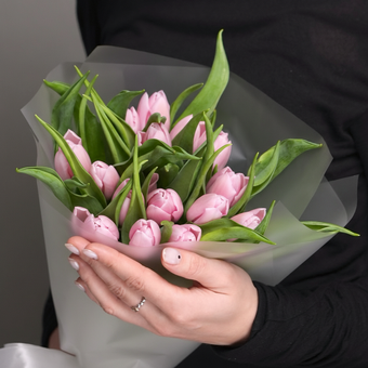 Букет из 15 розовых тюльпанов (Голландия) в корейской матовой упаковке