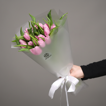 Букет из 15 розовых тюльпанов (Голландия) в корейской матовой упаковке