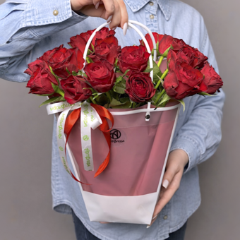 Сумочка с красными розами Кения