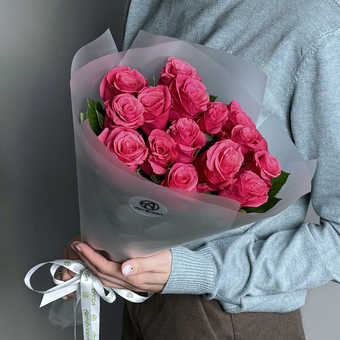 Букет из 15 роз Кения "Такази" (50 см) в матовой упаковке