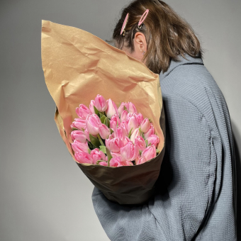 Охапка 50 тюльпанов светло-розовых (Голландия)