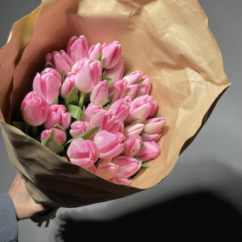 Охапка 50 тюльпанов светло-розовых (Голландия)