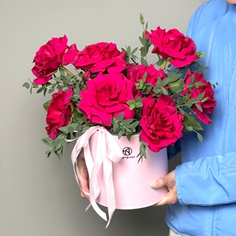 Шляпная коробка с французскими розами