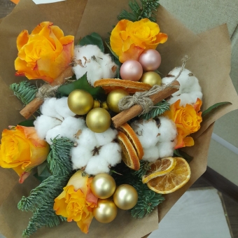 Новогодний букет из 5 оранжевых роз 50 см (Кения)