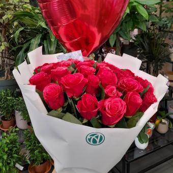 Набор размер L с букетом 35 розовых роз Кения (50 см) в корейской упаковке