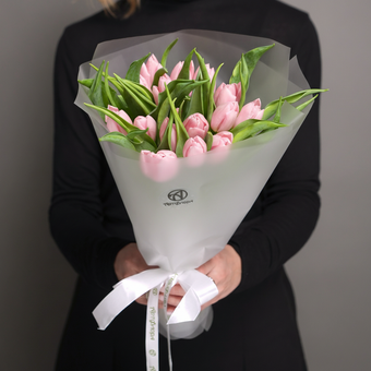 Букет из 15 розовых тюльпанов (Голландия) в корейской матовой упаковке