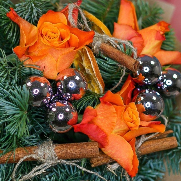 Новогодний букет-комплимент из оранжевых роз 50 см (Кения)