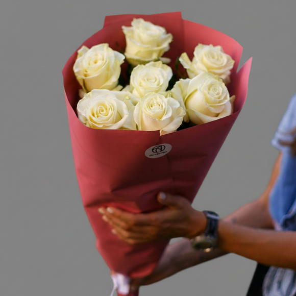 Букет из 7 белых роз 70 см (Эквадор)