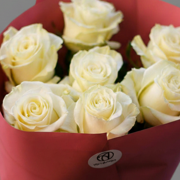 Букет из 7 белых роз 70 см (Эквадор)