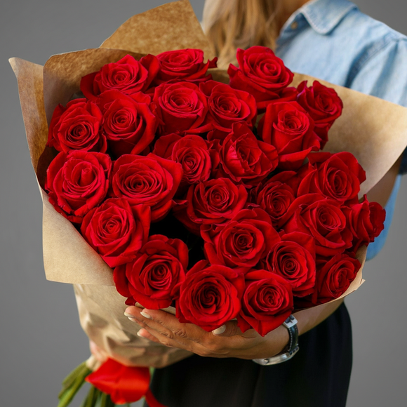 Букет из 25 красных роз 70 см (Эквадор)