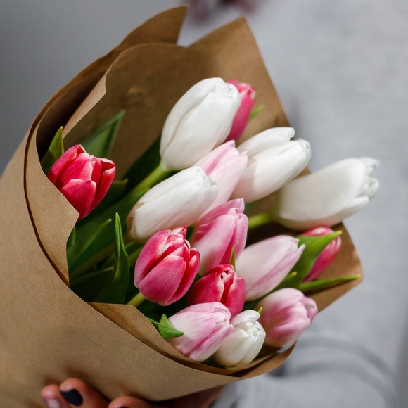 Букет из 15 тюльпанов нежный микс