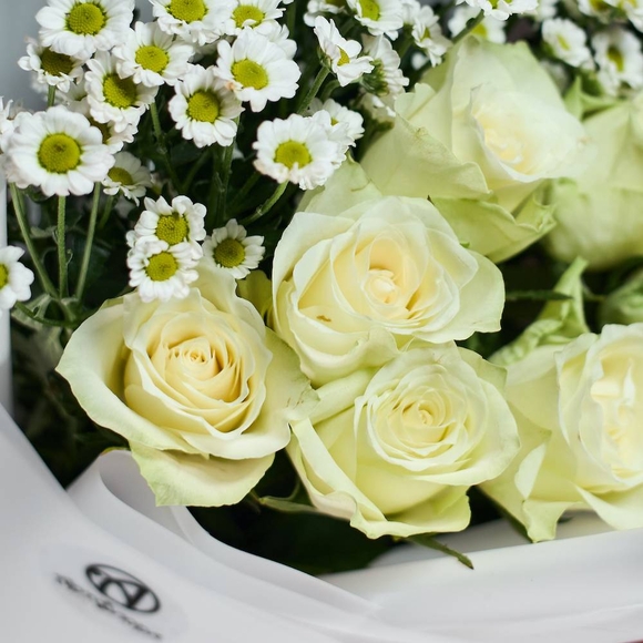 Белый авторский букет - S в корейской упаковке
