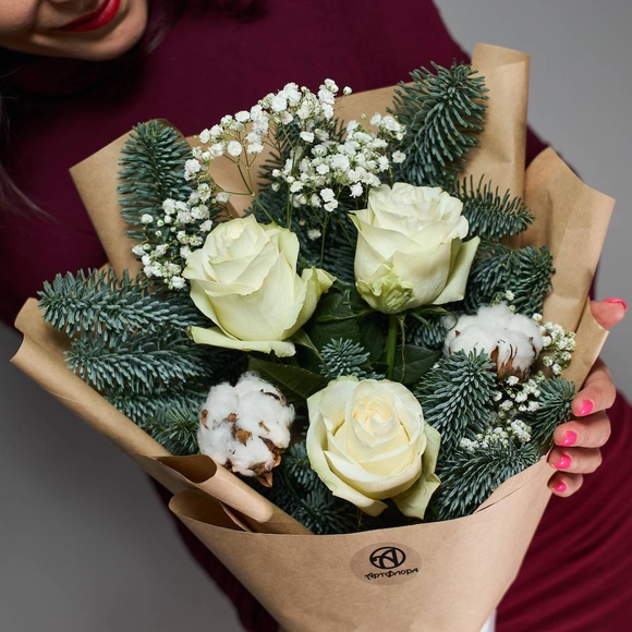 Зимний букет с белой розой Эквадор - S в корейской упаковке