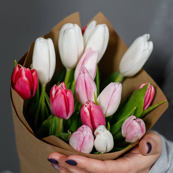Букет из 15 тюльпанов нежный микс