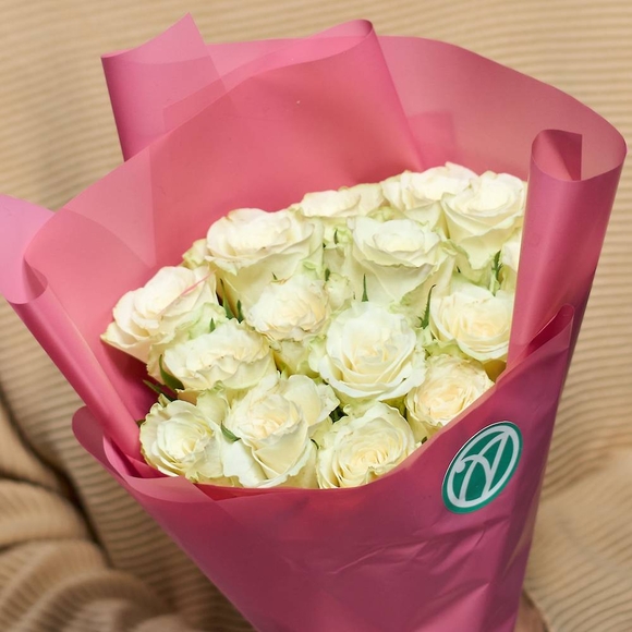 Букет из 15 белых роз Кения (35 см)