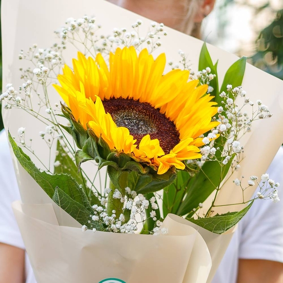 Букет из подсолнуха и гипсофилы - S