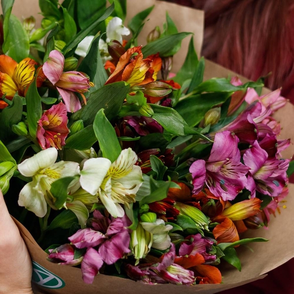 Букет из 9 альстромерий микс