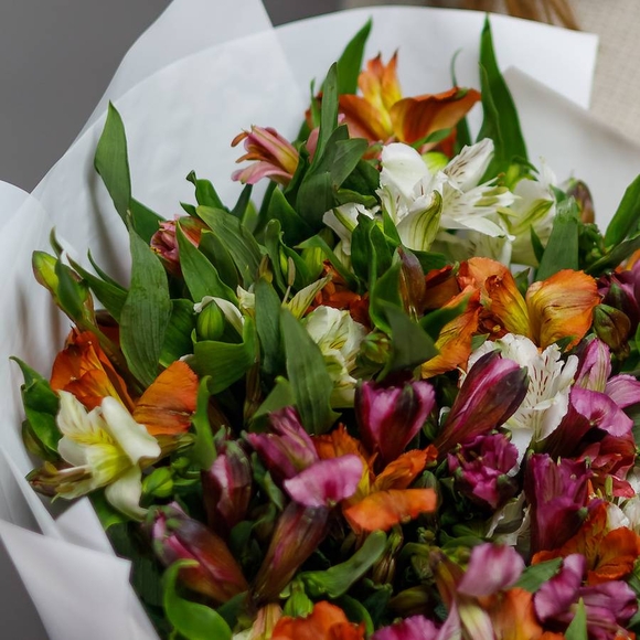 Букет из 15 Альстромерий микс