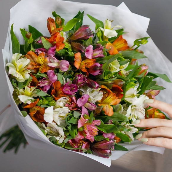 Букет из 15 Альстромерий микс