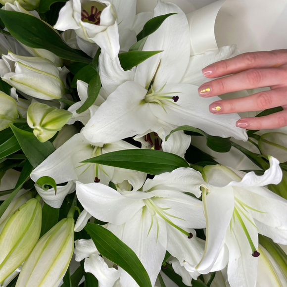 Букет из 11 белых лилий ориенталь (60 см)