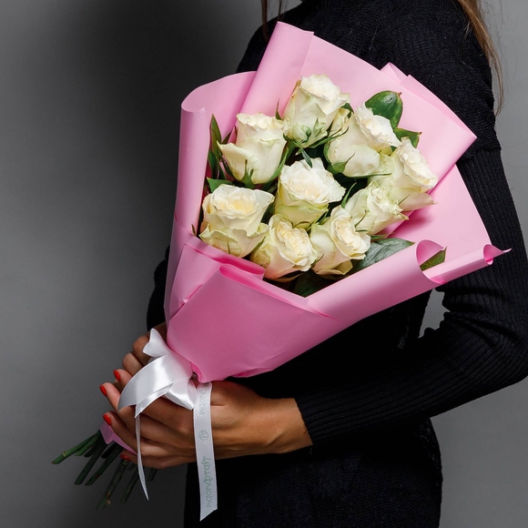 Белый букет-комплимент в корейской упаковке