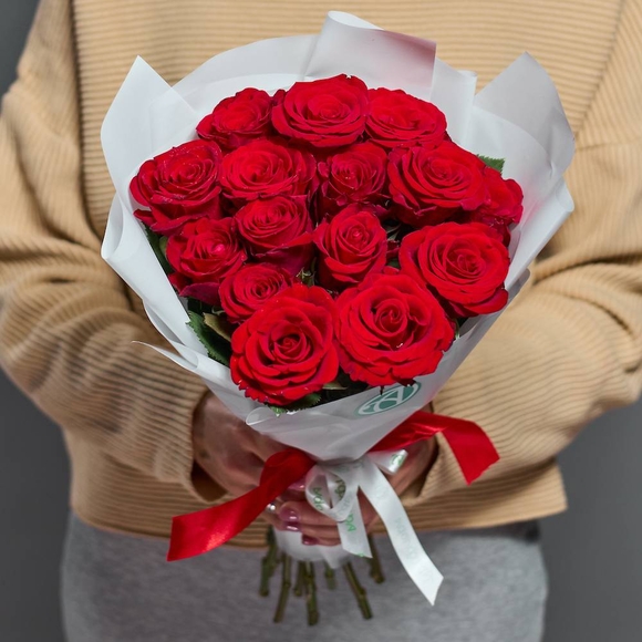 Букет из 15 красных роз Кения (35 см)