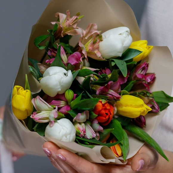Букет из тюльпанов и альстромерии микс - S