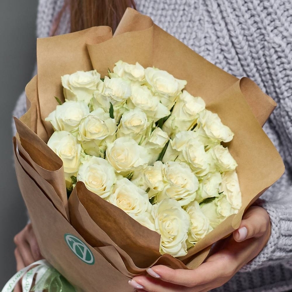 Букет из 25 белых роз 35 см (Кения)