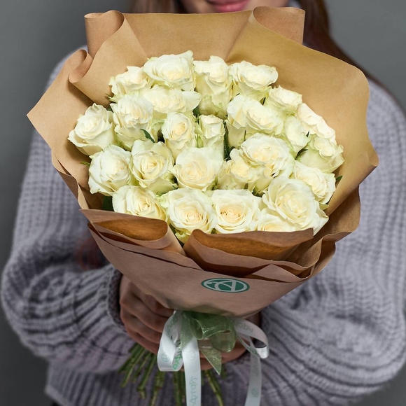 Букет из 25 белых роз 35 см (Кения)