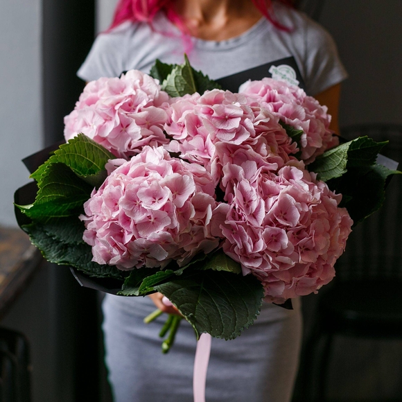 Букет из 5 розовых гортензий