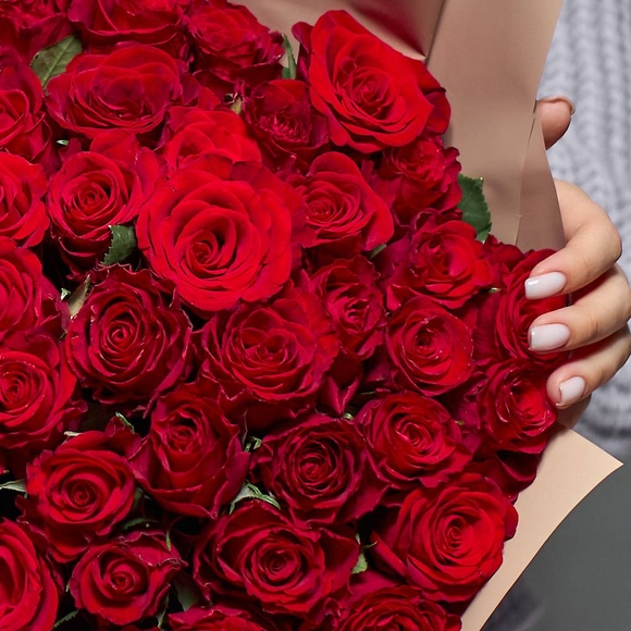 Букет из 51 красной розы 35 см (Кения) в корейской упаковке