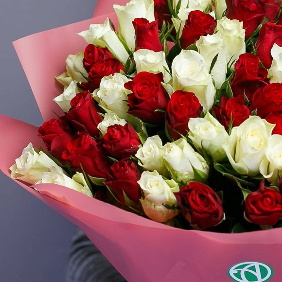 Букет из 75 красных и белых роз Кения (35 см)