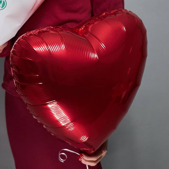 Набор размер М с букетом из красных роз 50 см (Эквадор) и лизиантус - M