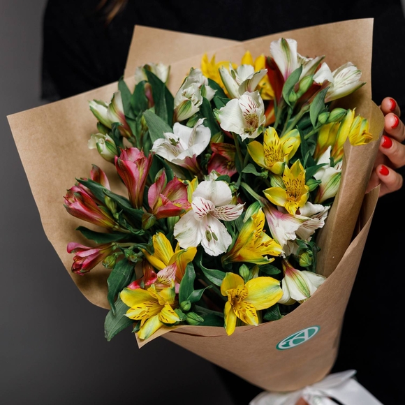 Букет из 9 альстромерий микс