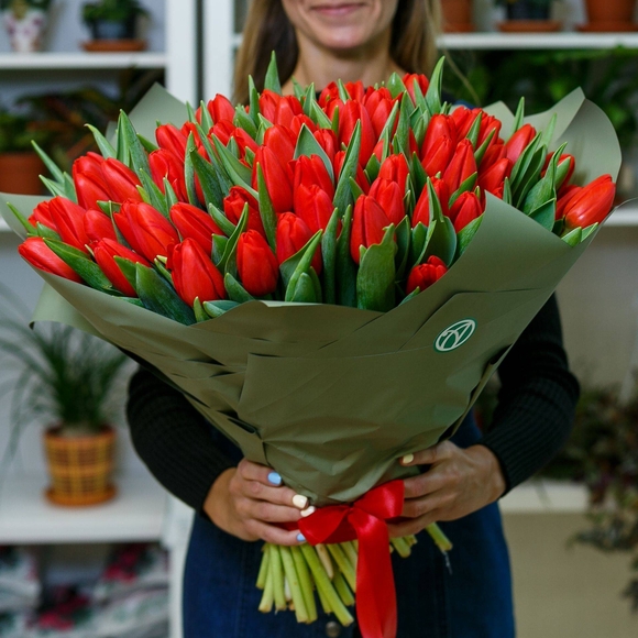 Букет из 101 красного тюльпана
