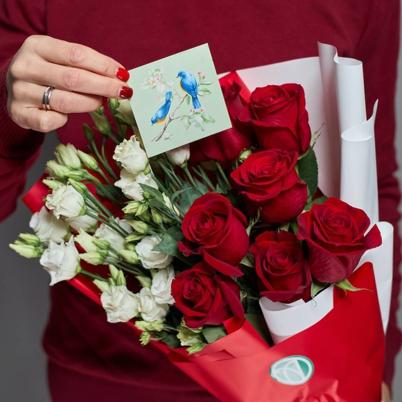 Набор размер L с букетом из красных роз 50 см (Эквадор) и лизиантус - L