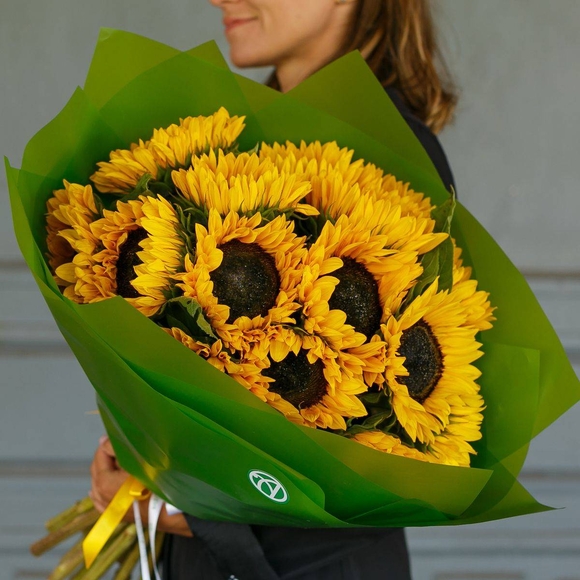 Букет из 15 подсолнухов
