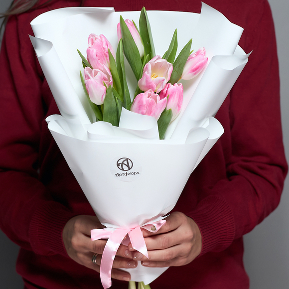 7 розовых тюльпанов в корейской упаковке