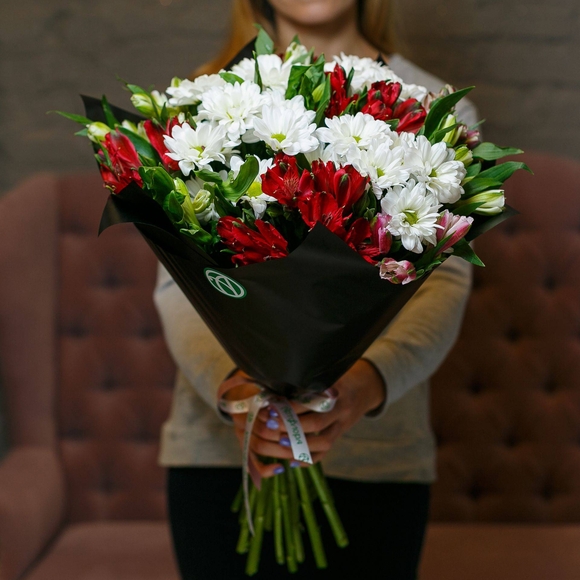 Букет из хризантемы кустовой и альстромерии - М