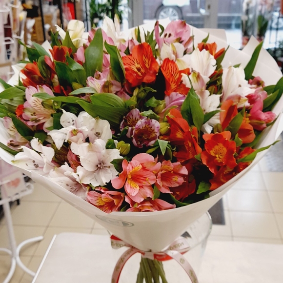 Букет из 15 Альстромерий микс