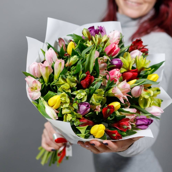 Букет из тюльпанов и альстромерии микс - L