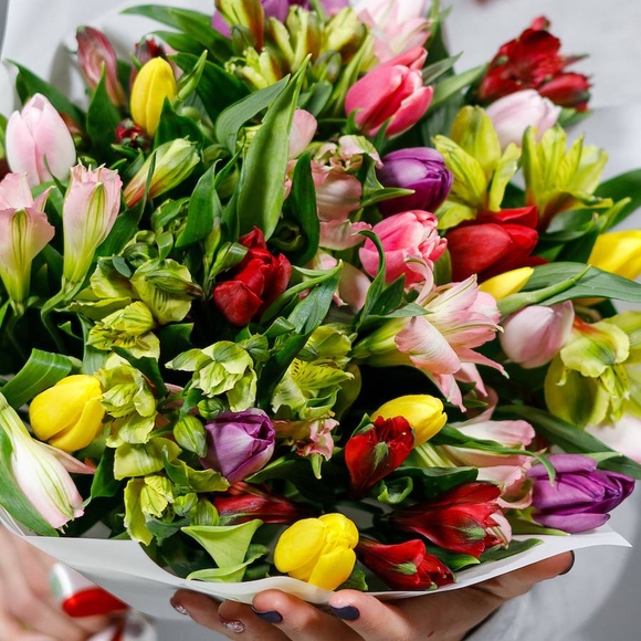 Букет из тюльпанов и альстромерии микс - L