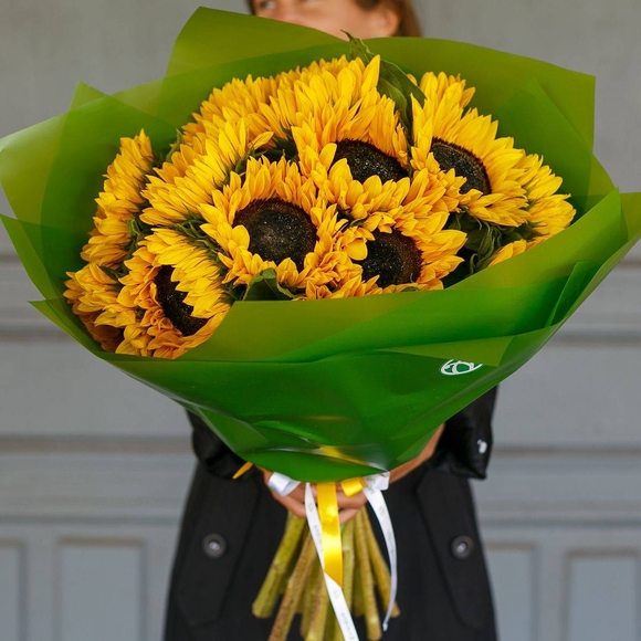 Букет из 15 подсолнухов