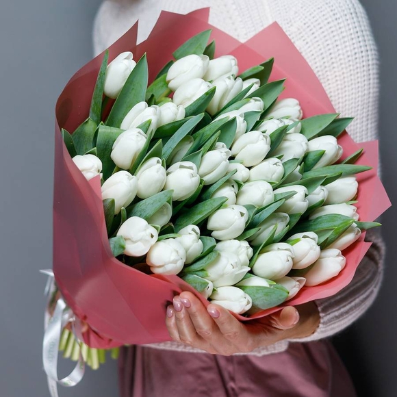 Букет из 51 белого тюльпана