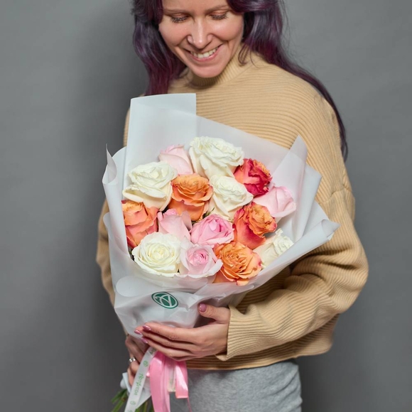 Букет из 15 роз нежный микс 50 см (Эквадор) в корейской упаковке
