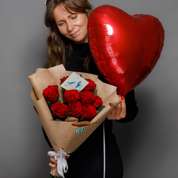 Набор размер S с алым букетом-комплиментом в корейской упаковке