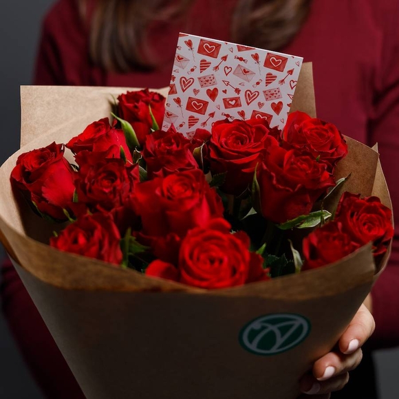 Набор размер M с букетом 15 роз Кения (50 см)