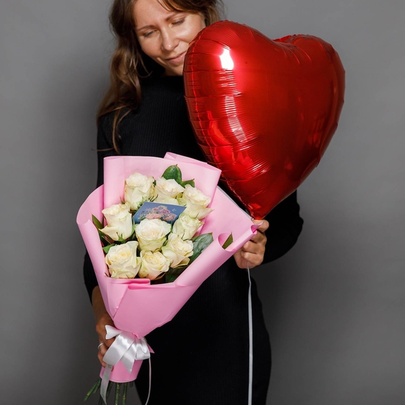 Набор размер S с белым букетом-комплиментом в корейской упаковке